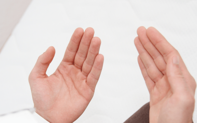 Is het opheffen van de handen tijdens elke dua geoorloofd?